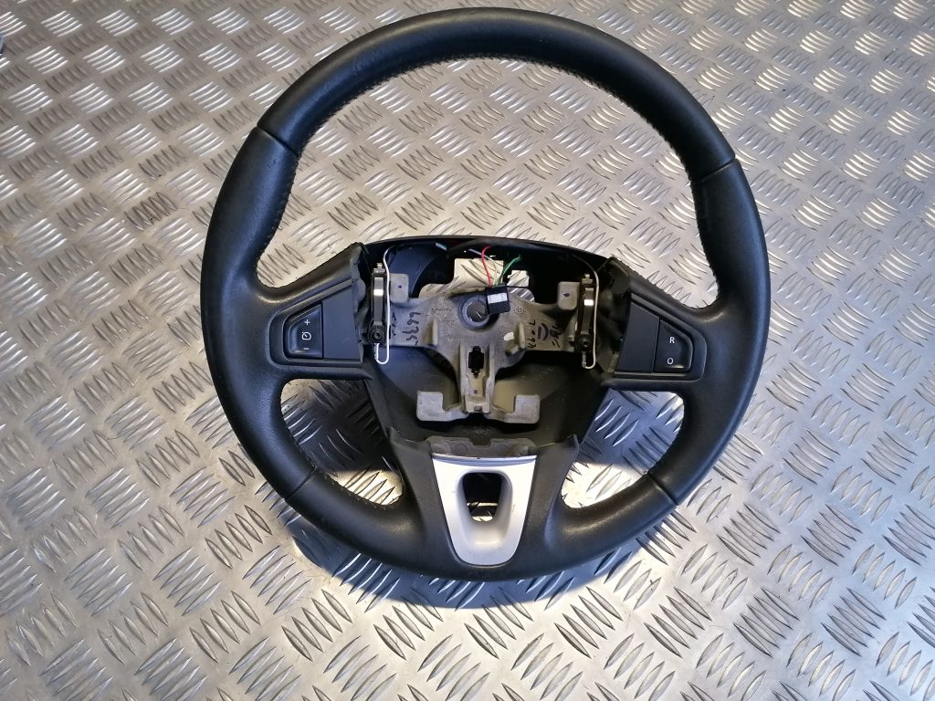 Stūre priekš RENAULT MEGANE 2011 1 Stūre priekš RENAULT MEGANE 2011