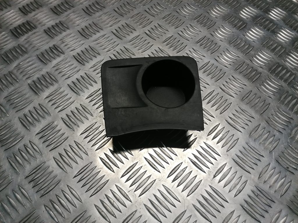 Krūzes turētājs priekš RENAULT MEGANE 2011 1 Krūzes turētājs priekš RENAULT MEGANE 2011