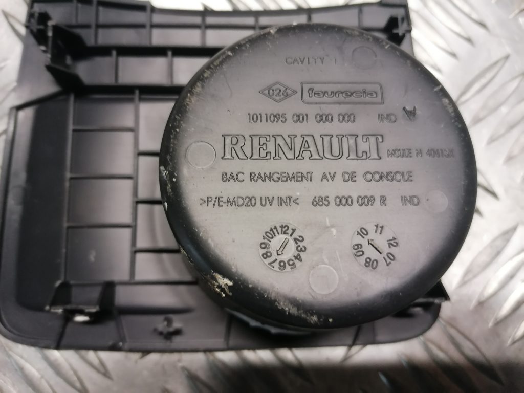 Krūzes turētājs priekš RENAULT MEGANE 2011 2 Krūzes turētājs priekš RENAULT MEGANE 2011