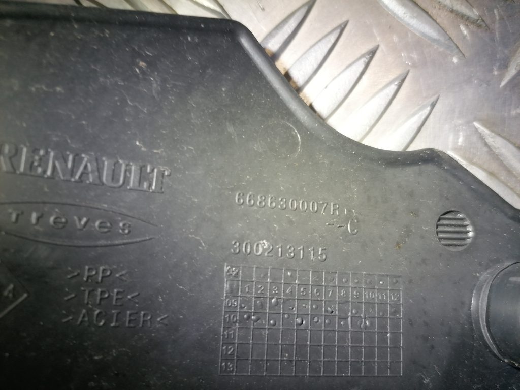 Vējstikla uzlika (deflektors) priekš RENAULT MEGANE 2011 2 Vējstikla uzlika (deflektors) priekš RENAULT MEGANE 2011