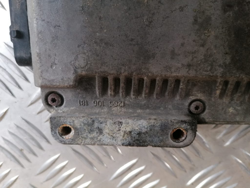 Dzinēja vadības bloks priekš CHRYSLER GRAND VOYAGER 2004 3 Dzinēja vadības bloks priekš CHRYSLER GRAND VOYAGER 2004