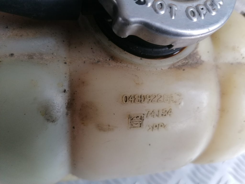 Dzesēšanas šķidruma tvertne priekš CHRYSLER GRAND VOYAGER 2004 2 Dzesēšanas šķidruma tvertne priekš CHRYSLER GRAND VOYAGER 2004