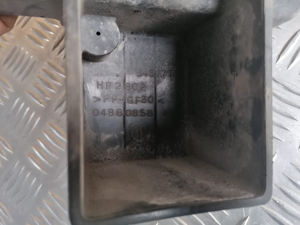 Akumulatora pamatnes kronšteins priekš CHRYSLER GRAND VOYAGER 2004 3 Akumulatora pamatnes kronšteins priekš CHRYSLER GRAND VOYAGER 2004