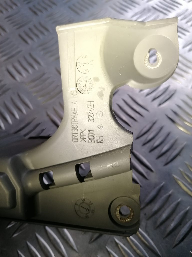 Salona durvju rokturis, aizmugures labais priekš CHRYSLER GRAND VOYAGER 2004