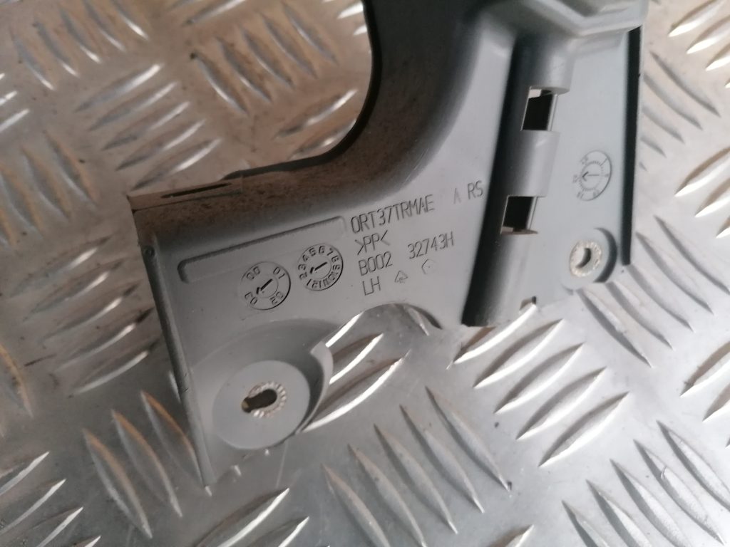 Salona durvju rokturis, aizmugures kreisais priekš CHRYSLER GRAND VOYAGER 2004