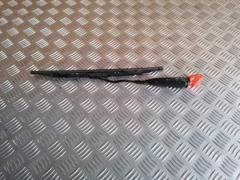 Vējstikla slotiņa priekš CHRYSLER GRAND VOYAGER 2004 1 Vējstikla slotiņa priekš CHRYSLER GRAND VOYAGER 2004