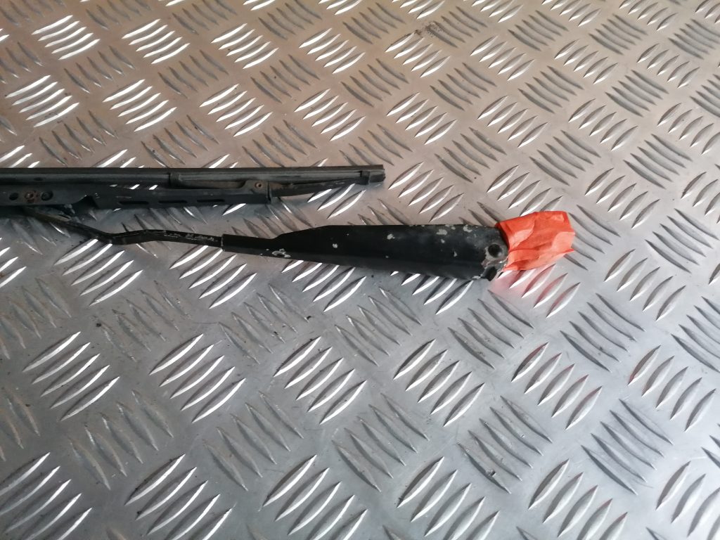 Vējstikla slotiņa priekš CHRYSLER GRAND VOYAGER 2004 2 Vējstikla slotiņa priekš CHRYSLER GRAND VOYAGER 2004