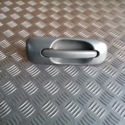 Priekšējāis labais durvju rokturis priekš CHRYSLER GRAND VOYAGER 2004