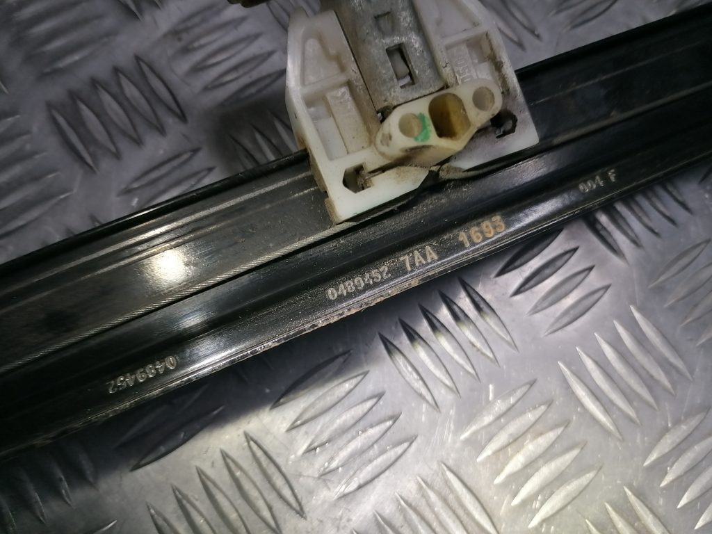 Stikla pacelšanas mehānisms aizmugurējais kreisais priekš CHRYSLER GRAND VOYAGER 2004