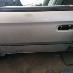 Priekšējās kreisās durvis priekš CHRYSLER GRAND VOYAGER 2004