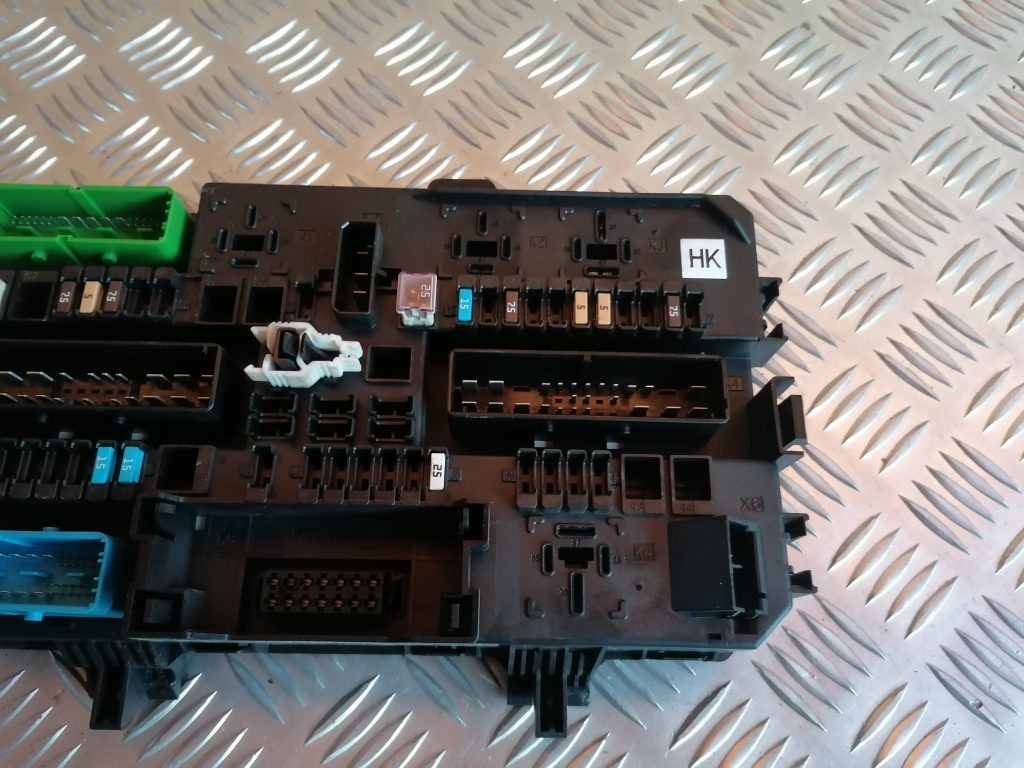 Drošinātāju bloks priekš OPEL ASTRA H 2006 3 Drošinātāju bloks priekš OPEL ASTRA H 2006