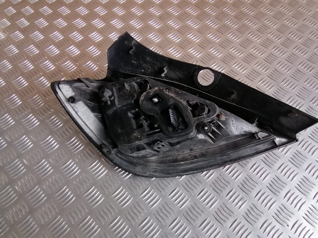 Aizmugurējais labais lukturis priekš OPEL ASTRA H 2006 2 Aizmugurējais labais lukturis priekš OPEL ASTRA H 2006