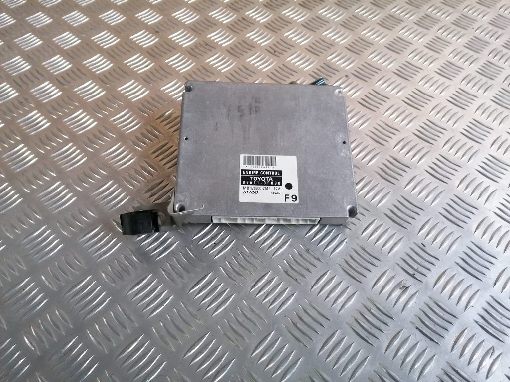 Dzinēja vadības bloks priekš TOYOTA COROLLA VERSO 2005 1 Dzinēja vadības bloks priekš TOYOTA COROLLA VERSO 2005