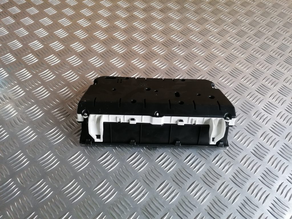 Spidometrs priekš TOYOTA COROLLA VERSO 2005