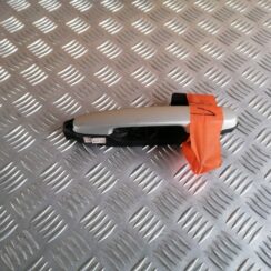 Priekšējāis labais durvju rokturis priekš TOYOTA COROLLA VERSO 2005