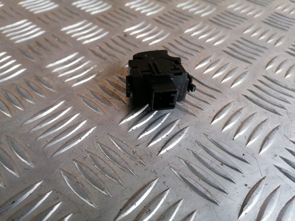 Stikla pacelšanas poga priekš TOYOTA COROLLA VERSO 2005