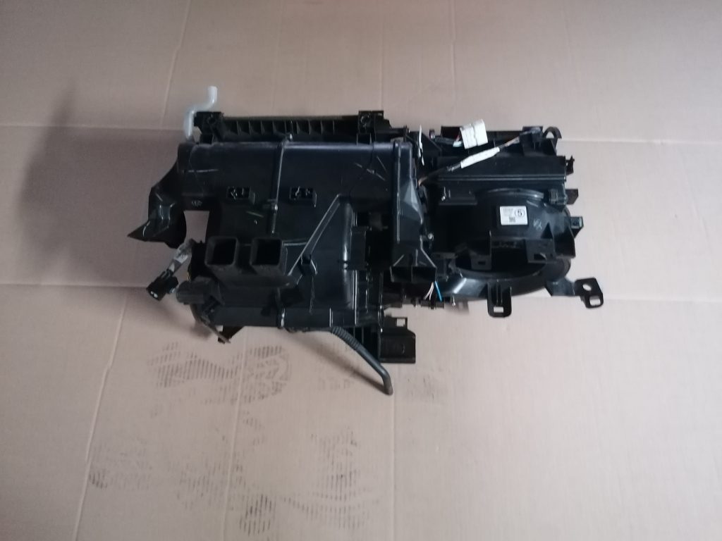 Salona sildītājs priekš TOYOTA COROLLA VERSO 2005