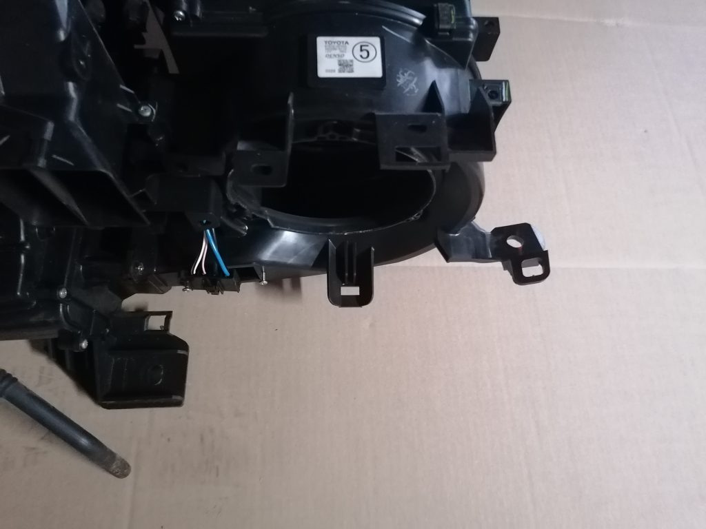 Salona sildītājs priekš TOYOTA COROLLA VERSO 2005