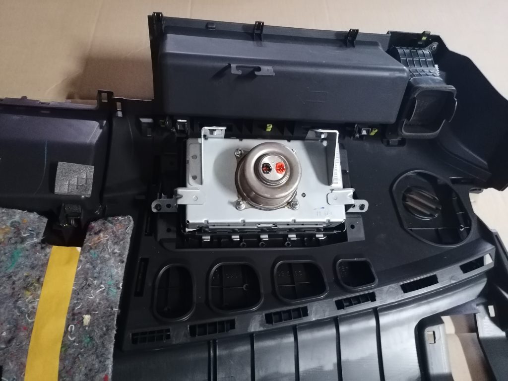 Mērinstrumentu panelis priekš TOYOTA COROLLA VERSO 2005 3 Mērinstrumentu panelis priekš TOYOTA COROLLA VERSO 2005