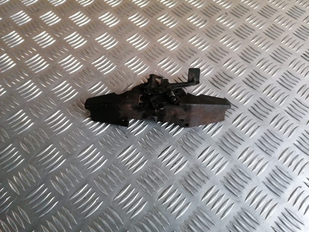 Pārsega slēdzene priekš TOYOTA COROLLA VERSO 2005