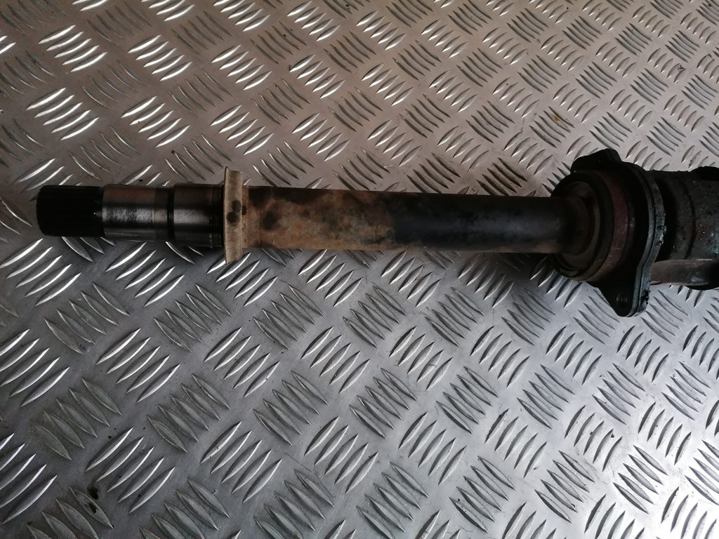 Pusass priekšēja labā priekš TOYOTA COROLLA VERSO 2005