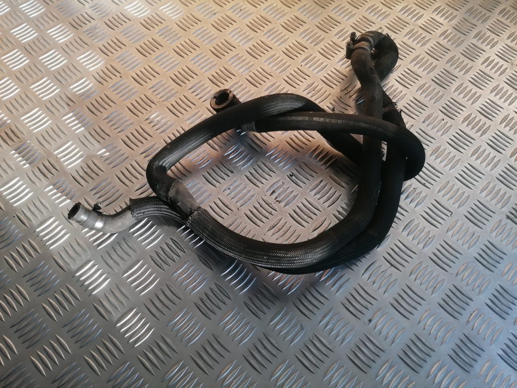 Dzesēšanas šķidruma šļūtene priekš VOLVO V70 2004 1 Dzesēšanas šķidruma šļūtene priekš VOLVO V70 2004