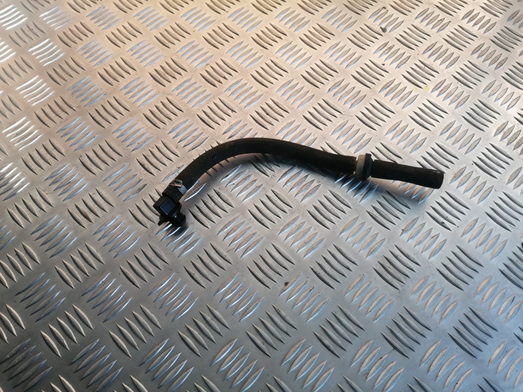 Gumijas šļūtene priekš VOLVO V70 2004