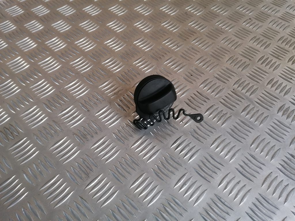 Degvielas uzpildes korķis priekš VOLVO V70 2004