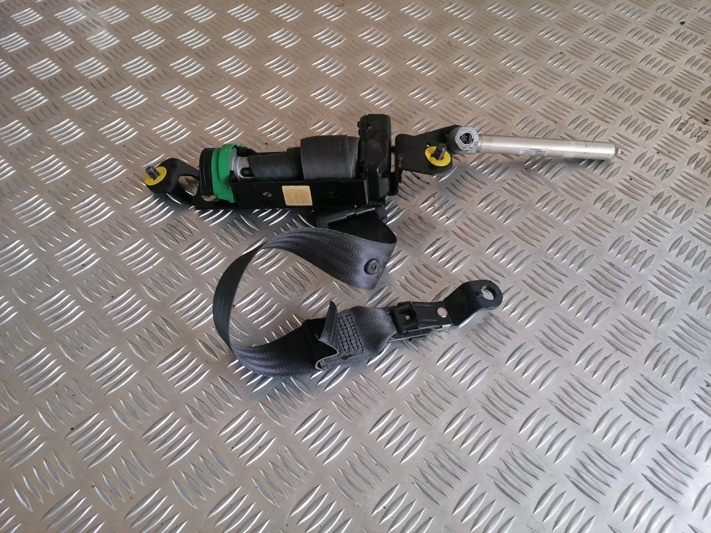 Priekšējā labā drošības josta priekš VOLVO V70 2004 1 Priekšējā labā drošības josta priekš VOLVO V70 2004