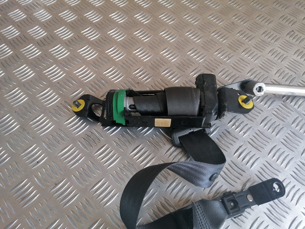 Priekšējā labā drošības josta priekš VOLVO V70 2004 2 Priekšējā labā drošības josta priekš VOLVO V70 2004