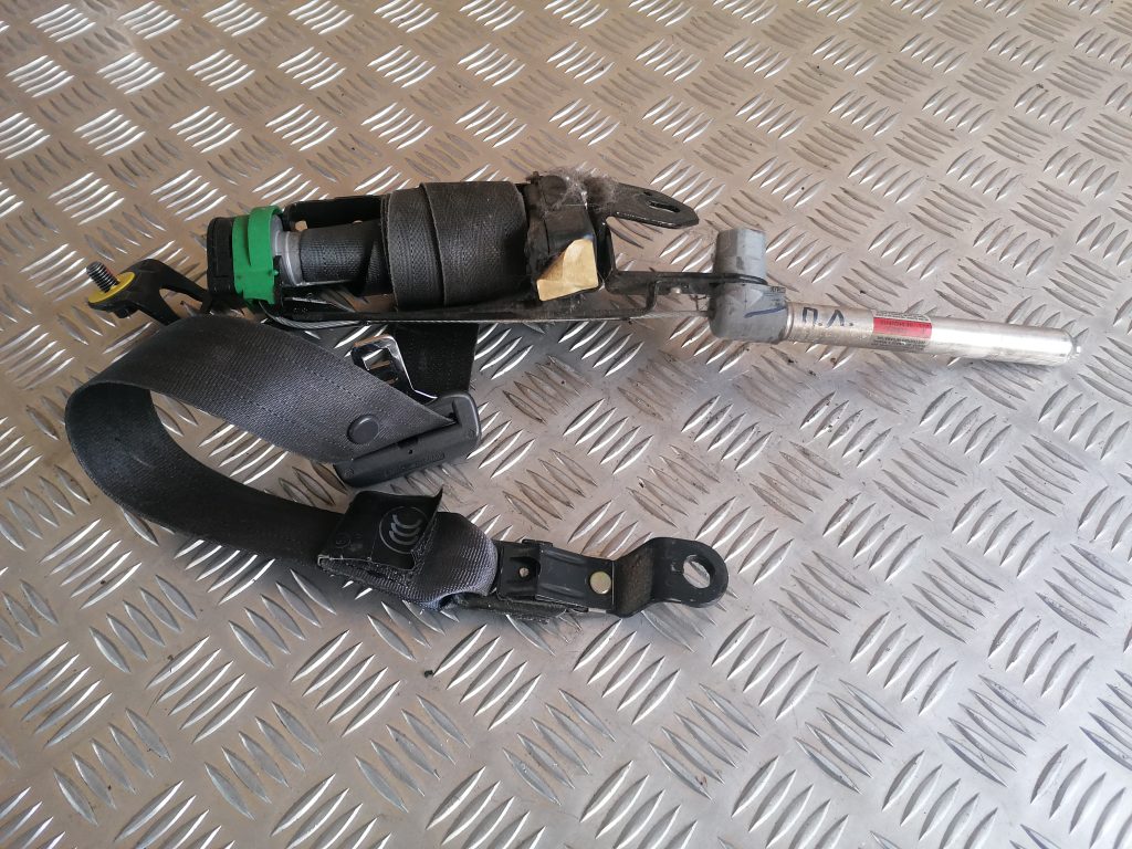 Priekšējā kreisā drošības josta priekš VOLVO V70 2004 1 Priekšējā kreisā drošības josta priekš VOLVO V70 2004