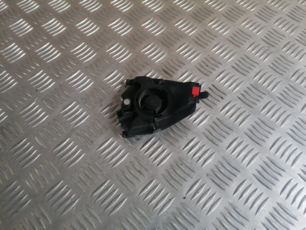 Durvju skaļrunis, augšā priekš VOLVO V70 2004 1 Durvju skaļrunis, augšā priekš VOLVO V70 2004