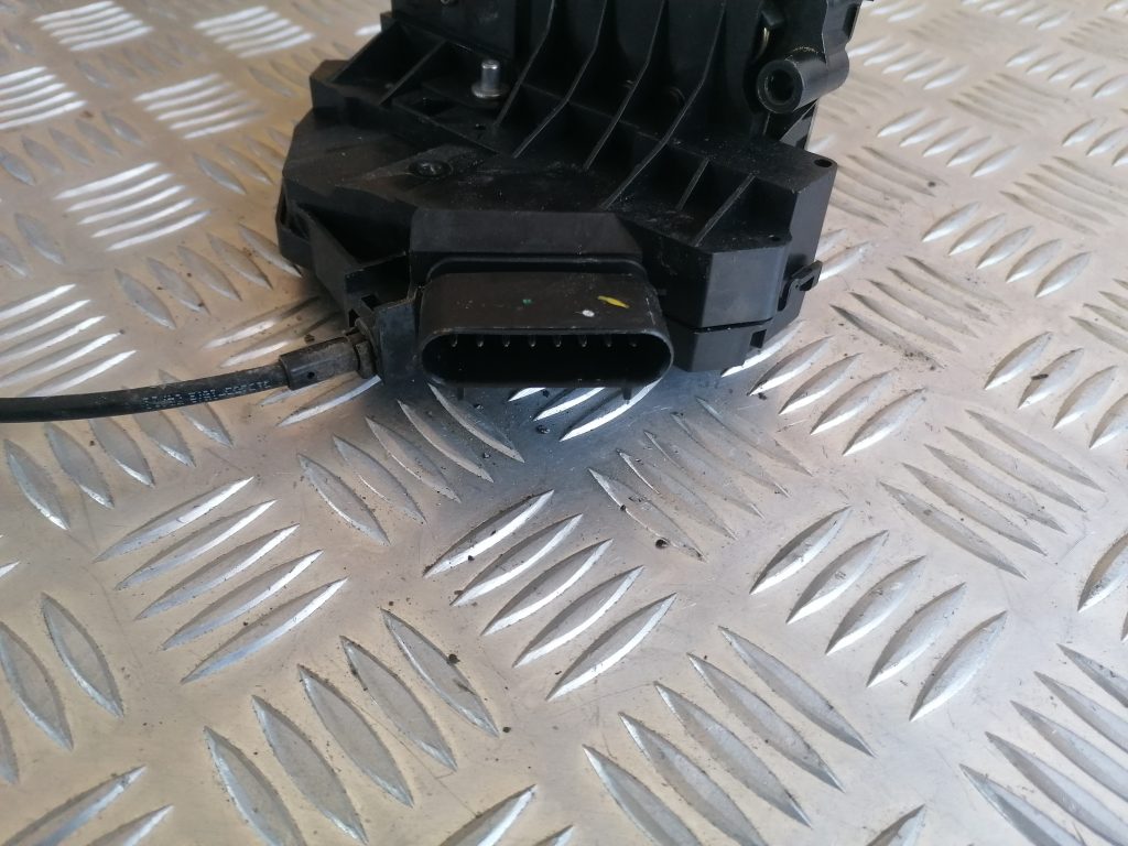 Priekšējo kreiso durvju slēdzene priekš FORD C-MAX 2011 4 Priekšējo kreiso durvju slēdzene priekš FORD C-MAX 2011