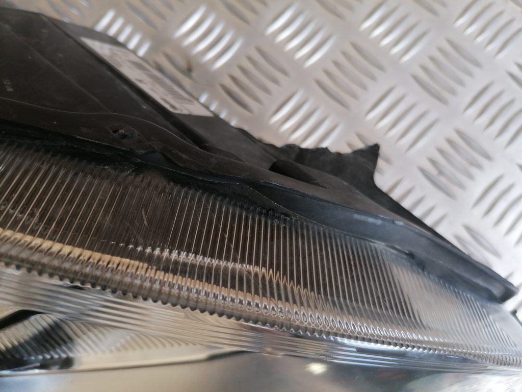 Priekšējais labais lukturis priekš FORD C-MAX 2011 6 Priekšējais labais lukturis priekš FORD C-MAX 2011