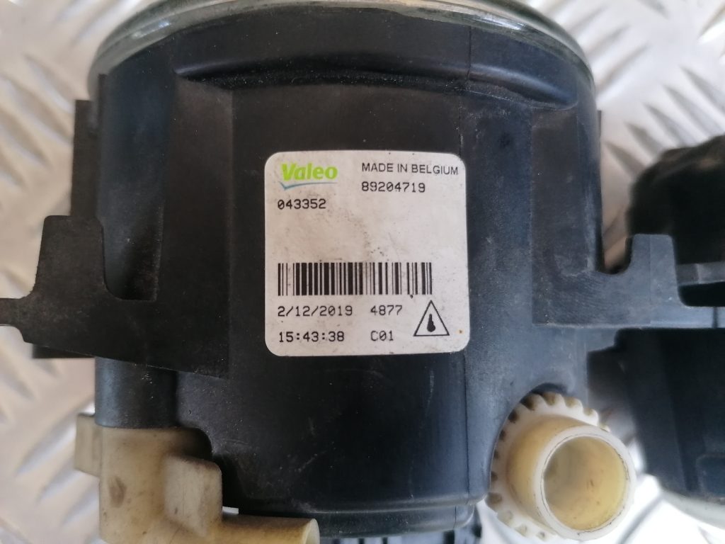 Miglas lukturis priekšā labajā pusē priekš FORD C-MAX 2011 3 Miglas lukturis priekšā labajā pusē priekš FORD C-MAX 2011