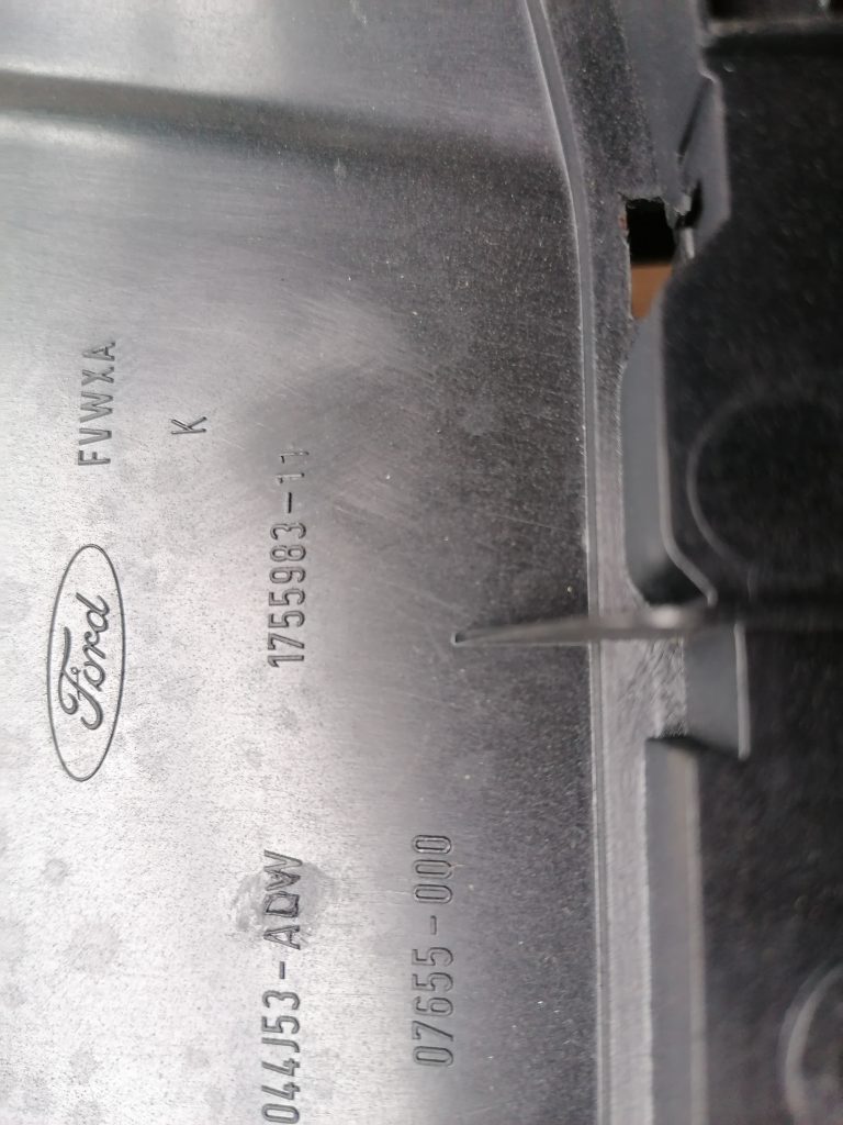 Mantu glabāšanas nodalījums augšā priekš FORD C-MAX 2011 3 Mantu glabāšanas nodalījums augšā priekš FORD C-MAX 2011