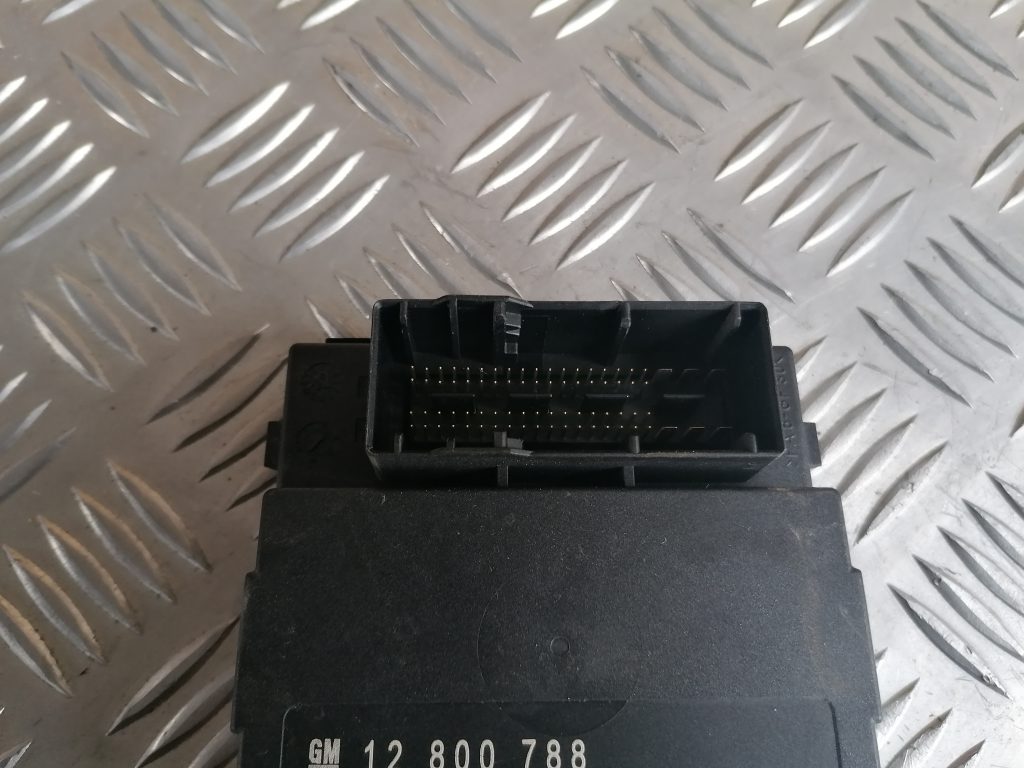 Drošinātāju relejas kaste priekš SAAB 9-3 2002 4 Drošinātāju relejas kaste priekš SAAB 9-3 2002