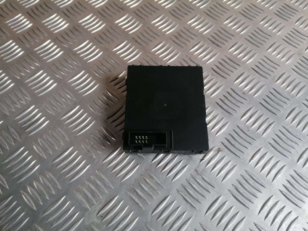 Drošinātāju relejas kaste priekš SAAB 9-3 2002 2 Drošinātāju relejas kaste priekš SAAB 9-3 2002