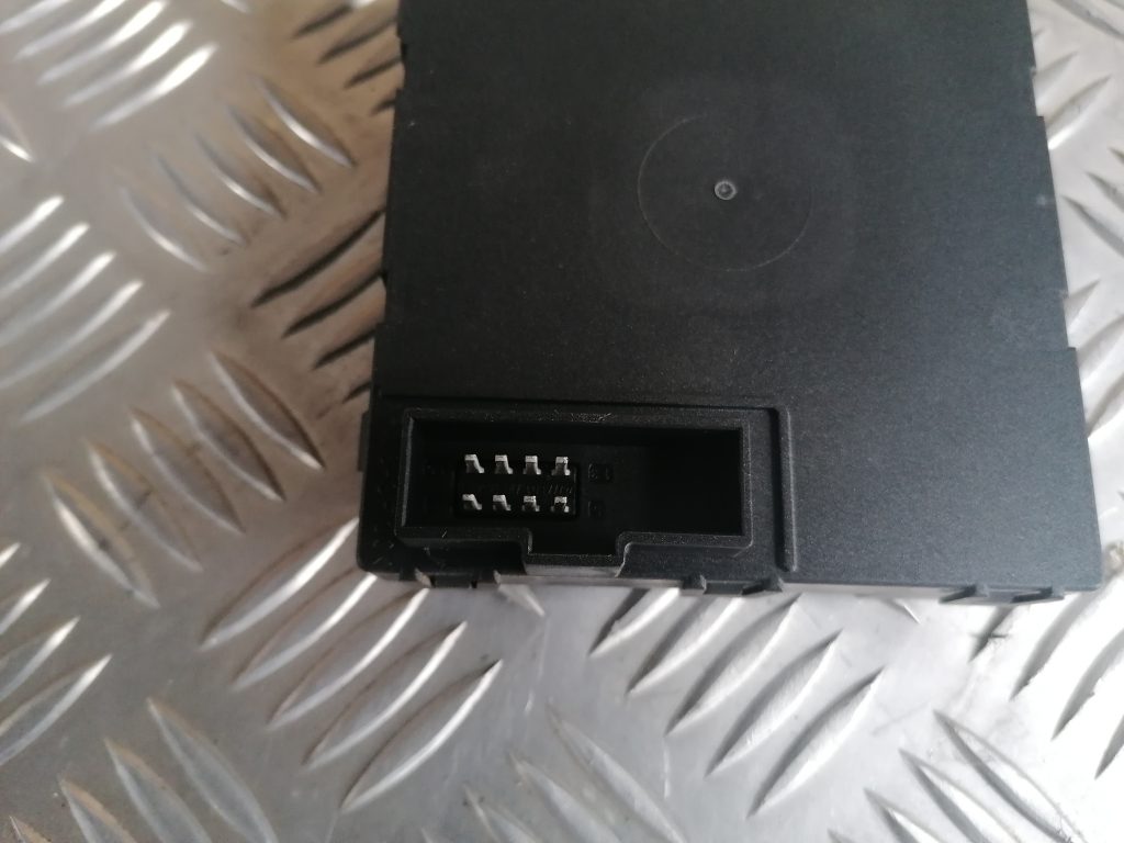 Drošinātāju relejas kaste priekš SAAB 9-3 2002 5 Drošinātāju relejas kaste priekš SAAB 9-3 2002