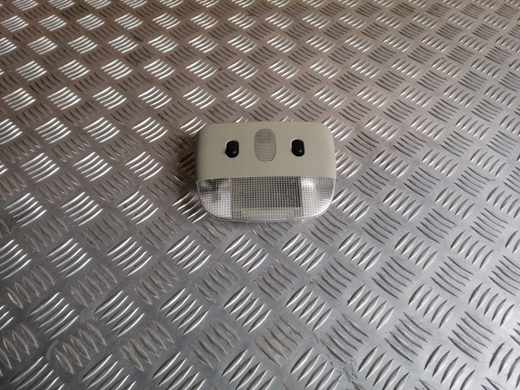 Aizmugurējo sēdvietu apgaismojums priekš SAAB 9-3 2002 1 Aizmugurējo sēdvietu apgaismojums priekš SAAB 9-3 2002