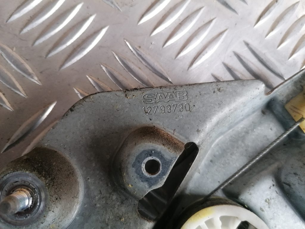 Stikla pacelšanas mehānisms aizmugurējais kreisais priekš SAAB 9-3 2002 4 Stikla pacelšanas mehānisms aizmugurējais kreisais priekš SAAB 9-3 2002