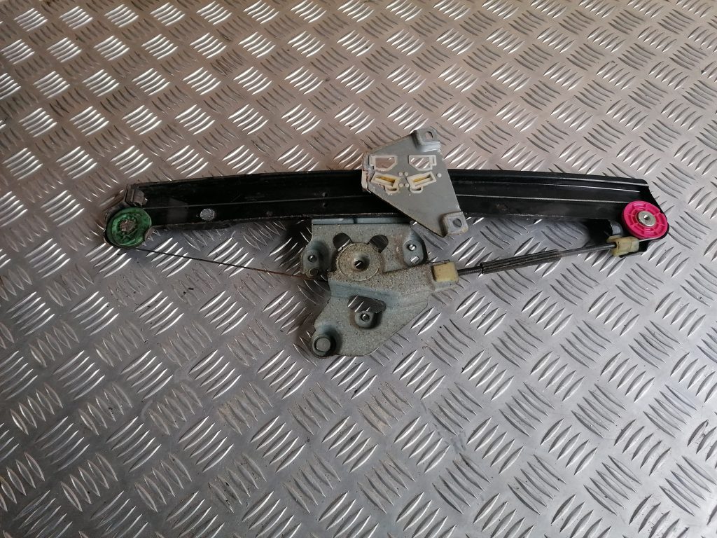 Stikla pacelšanas mehānisms aizmugurējais kreisais priekš SAAB 9-3 2002 2 Stikla pacelšanas mehānisms aizmugurējais kreisais priekš SAAB 9-3 2002