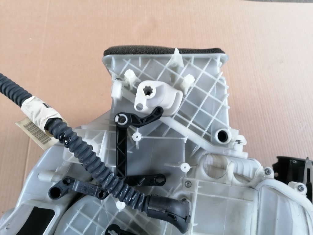 Salona sildītājs priekš SAAB 9-3 2002 3 Salona sildītājs priekš SAAB 9-3 2002