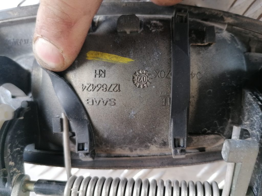 Priekšējāis labais durvju rokturis priekš SAAB 9-3 2002