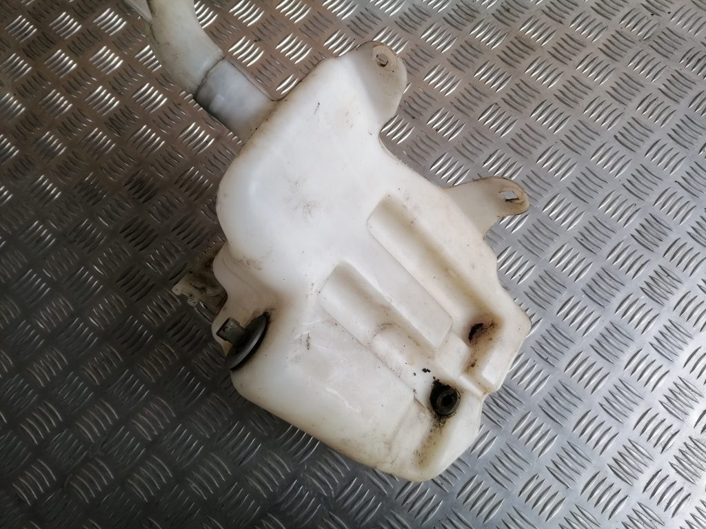 Mazgātāja šķidruma tvertne priekš SAAB 9-3 2002