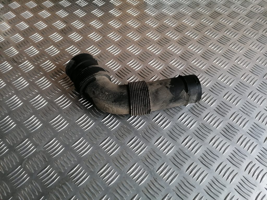 Gaisa filtra korpusa caurule priekš SAAB 9-3 2002 1 Gaisa filtra korpusa caurule priekš SAAB 9-3 2002