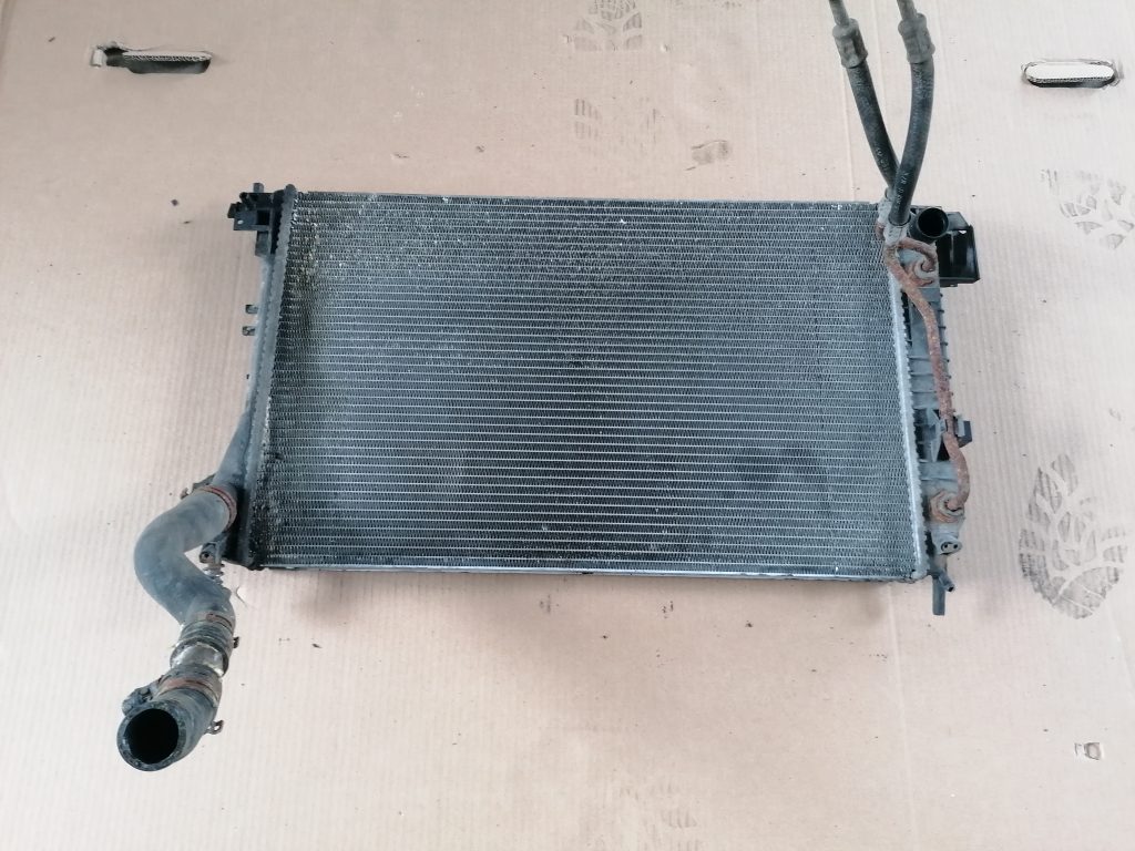 Dzesēšanas radiators priekš SAAB 9-3 2002 1 Dzesēšanas radiators priekš SAAB 9-3 2002