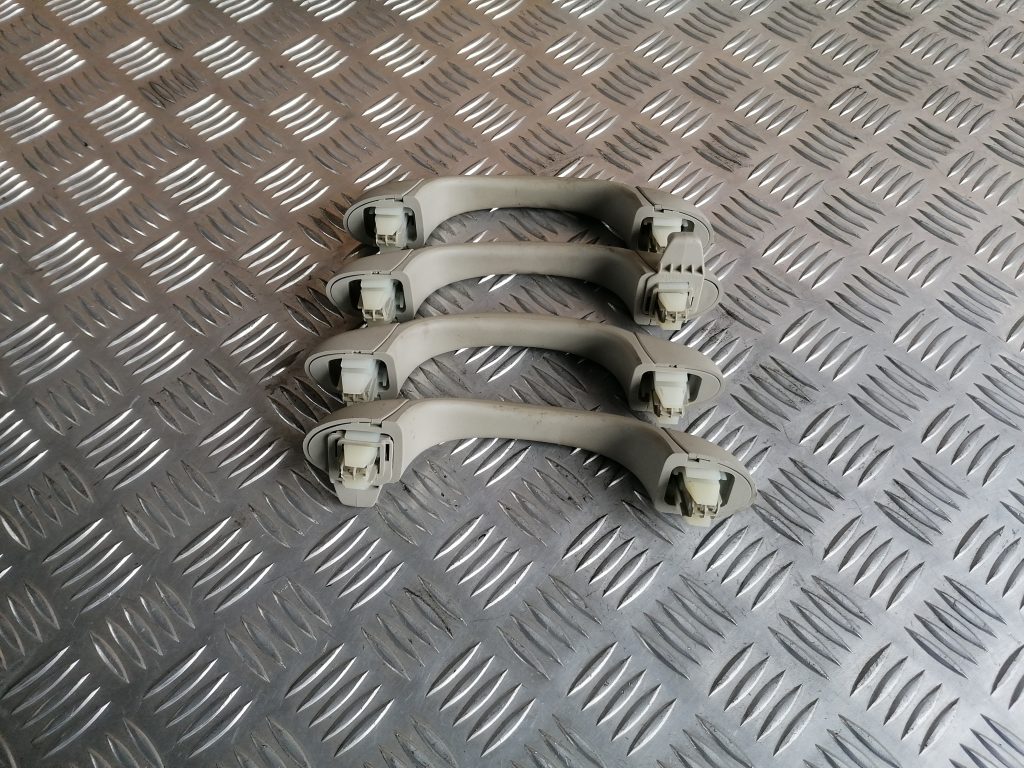 Salona rokturis griestos priekš SAAB 9-3 2002 1 Salona rokturis griestos priekš SAAB 9-3 2002