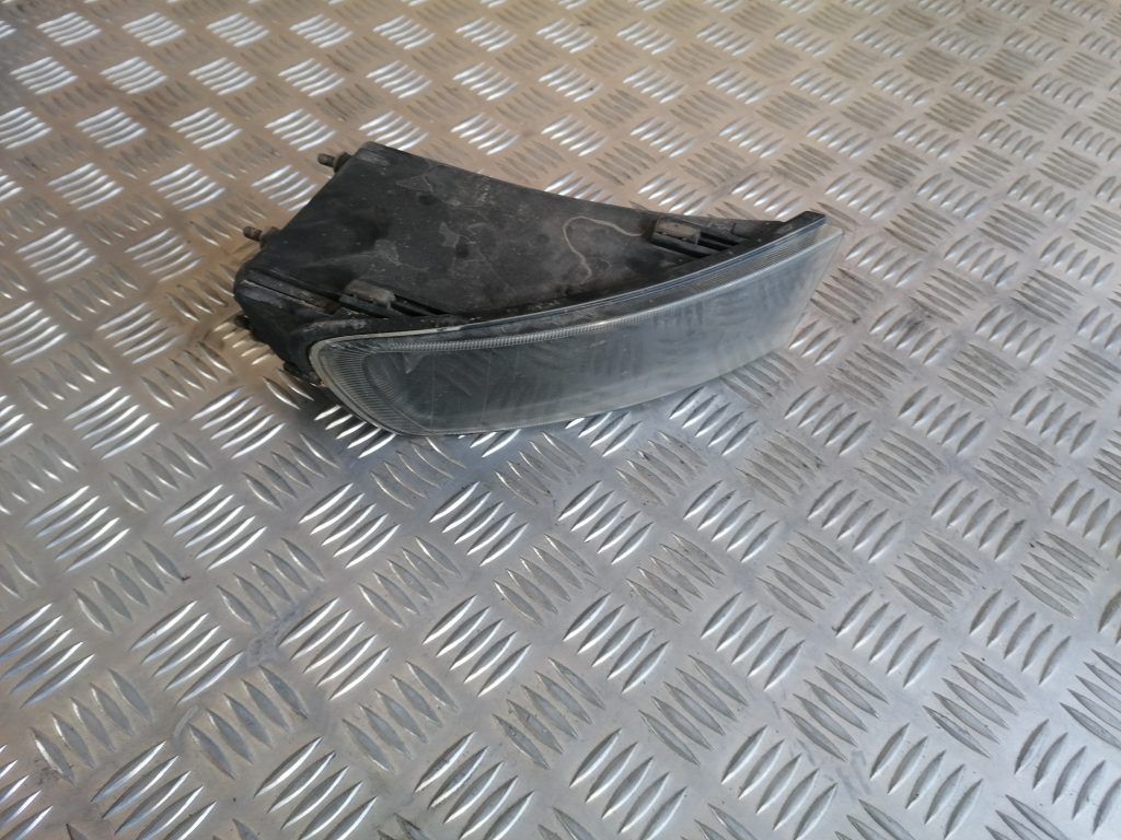 Miglas lukturis priekšā labajā pusē priekš SAAB 9-3 2002 1 Miglas lukturis priekšā labajā pusē priekš SAAB 9-3 2002