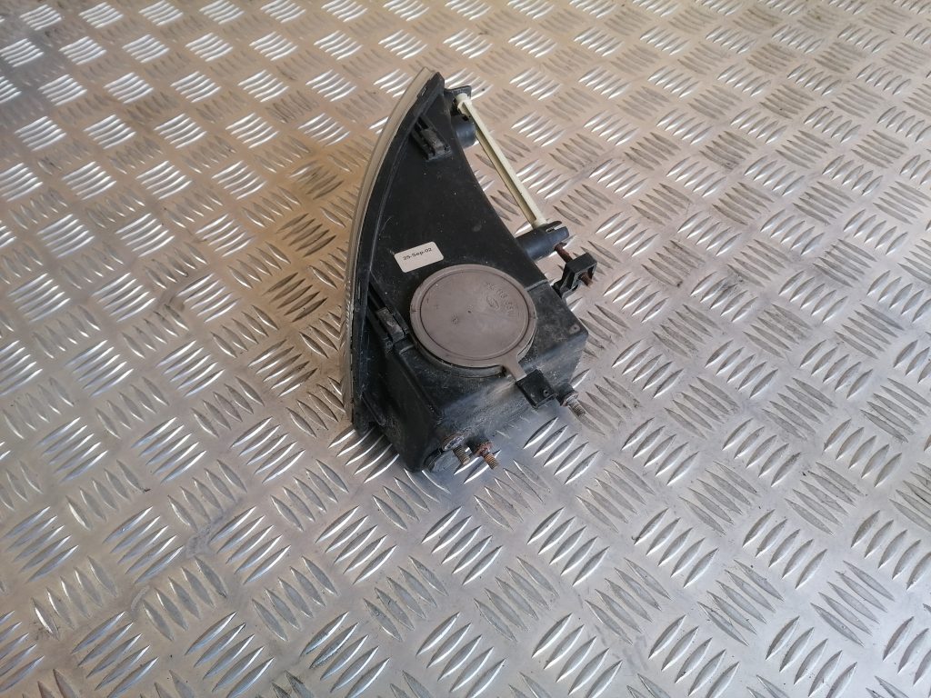 Miglas lukturis priekšā labajā pusē priekš SAAB 9-3 2002 4 Miglas lukturis priekšā labajā pusē priekš SAAB 9-3 2002